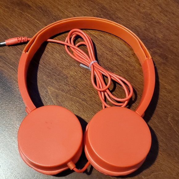 Kids headphones brand new without tags - Picture 2 of 2